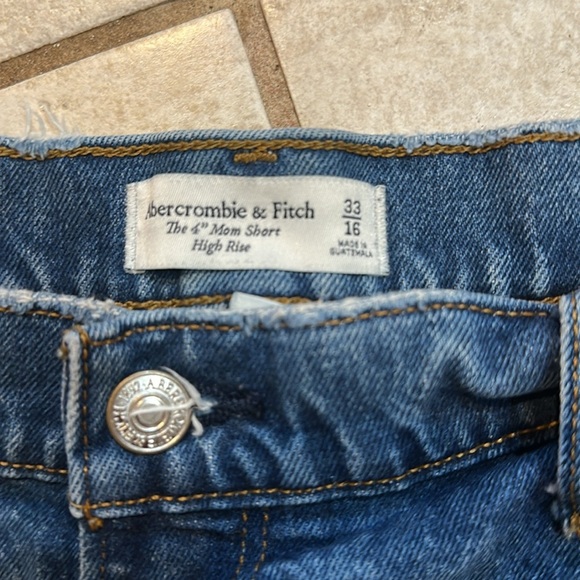 Abercrombie & Fitch Curve Love High Rise Mom Denim Jean Shorts 16 4 inch - Picture 3 of 8